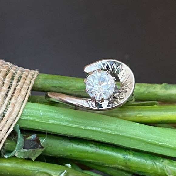 Silver-tone Clear CZ Stone Swirl Ring Size 6 - Picture 4 of 15